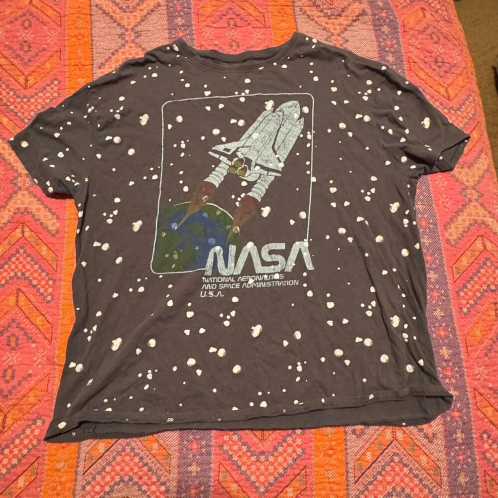 Retro NASA Space Shuttle T-shirt Size Small